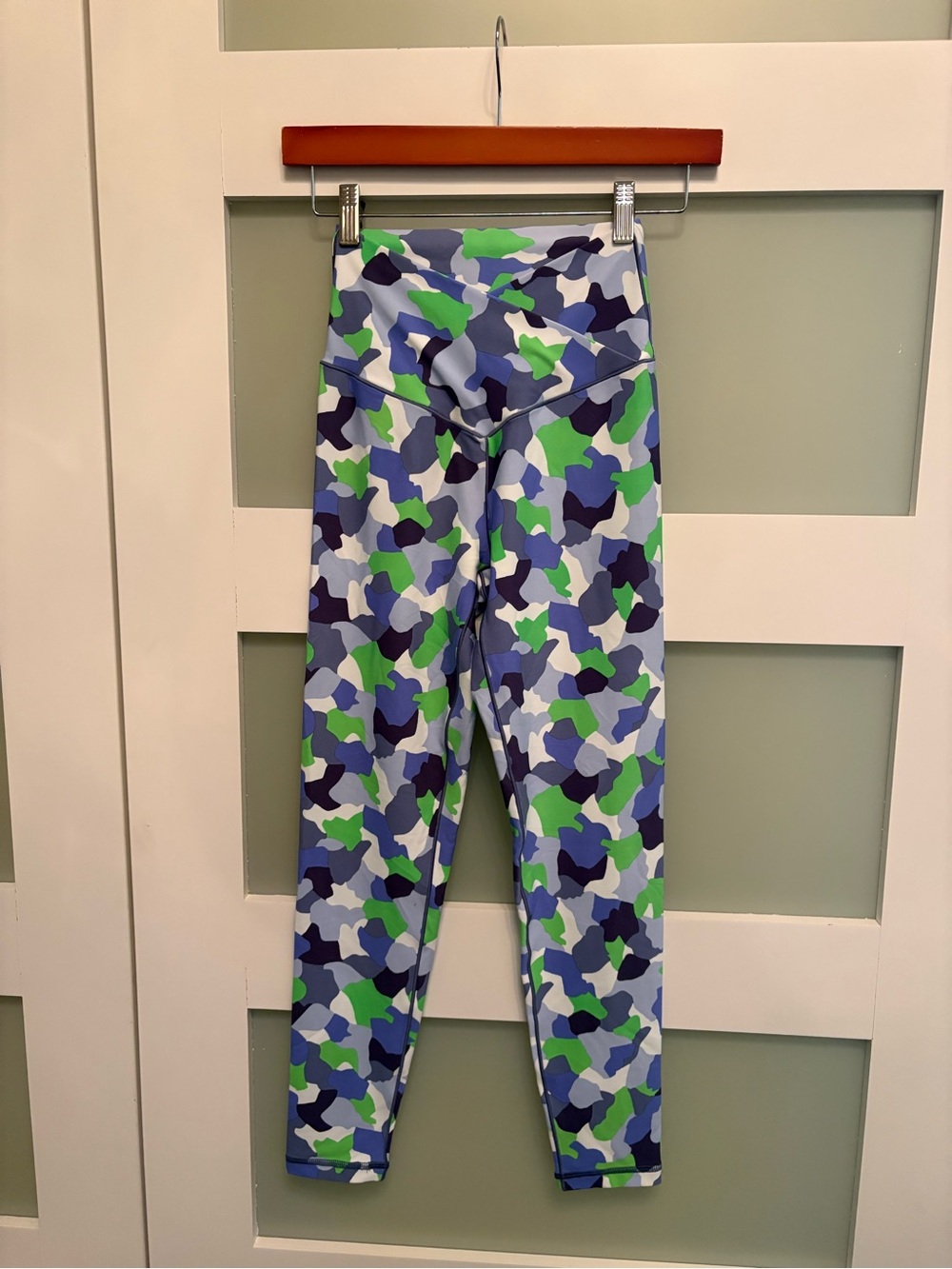 Offline by Aerie Leggings Blue Green Camo print Size Medium